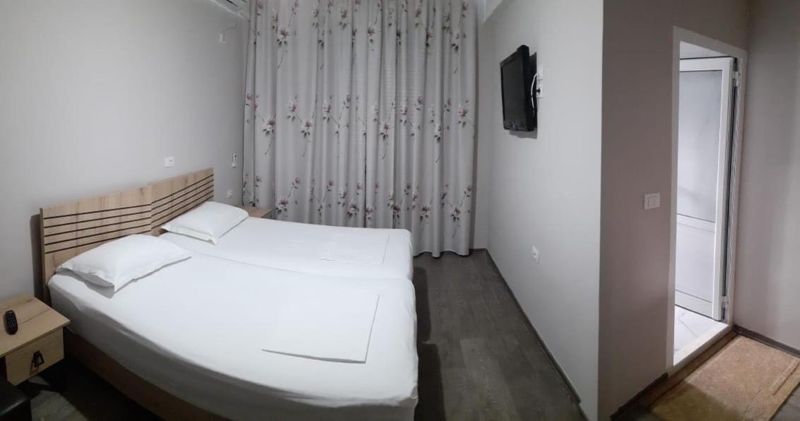 Hotel Permeti Esterno foto